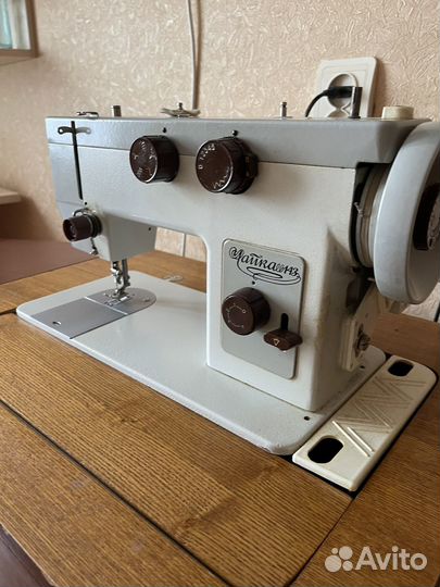 Швейная машина Чайка 143