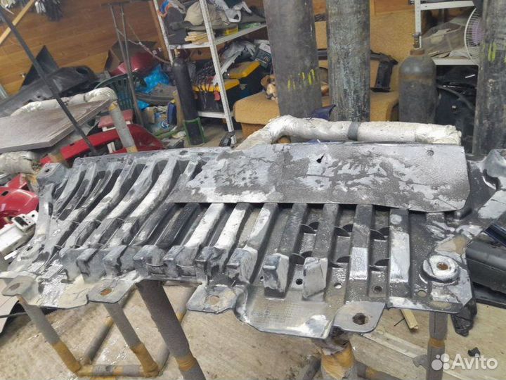 Пыльник двигателя передний Mercedes E W213