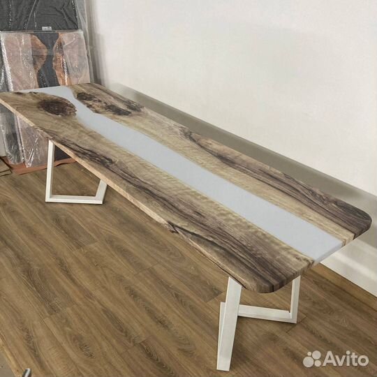 Обеденный стол 'Maximum Boot'