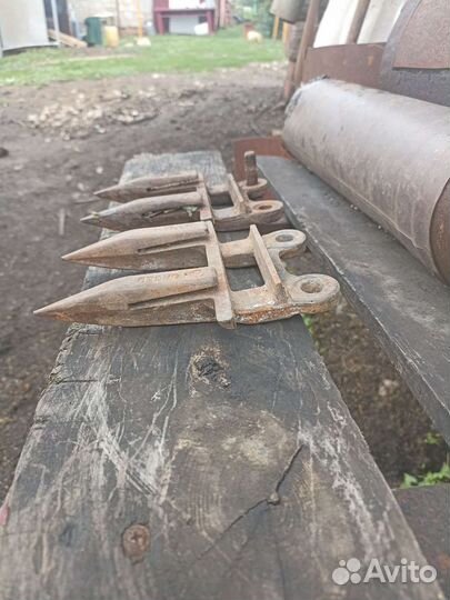 Палец на косилку