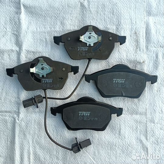 Колодки тормозные передние VAG