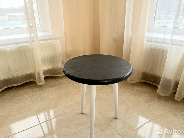 Журнальный столик круглый дерево