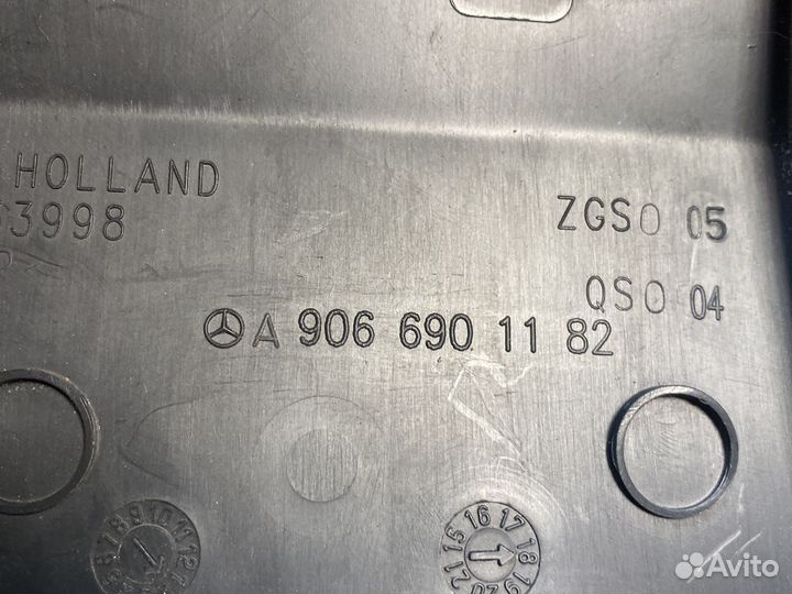 Mercedes sprinter 906 молдинг левой стойки кузова