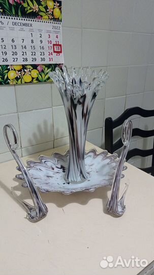 Ваза и лебеди