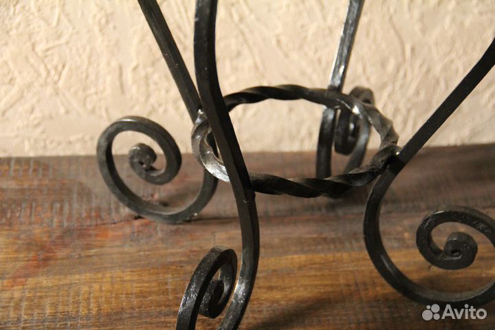 Напольная металлическая подставка под цветы