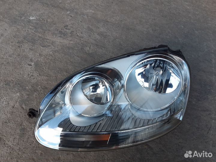 Фара левая Volkswagen Jetta 5