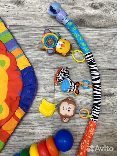 Набор развивающих игрушек:коврик, дуга и пирамидка