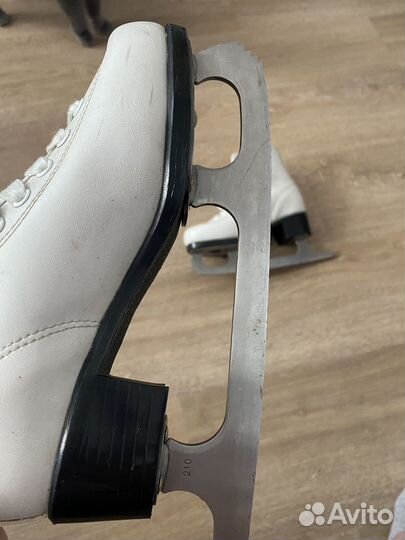 Коньки фигурные р 32