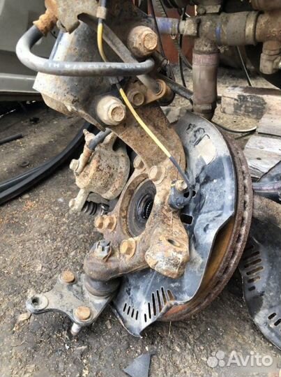 Поворотный кулак Toyota Corolla X