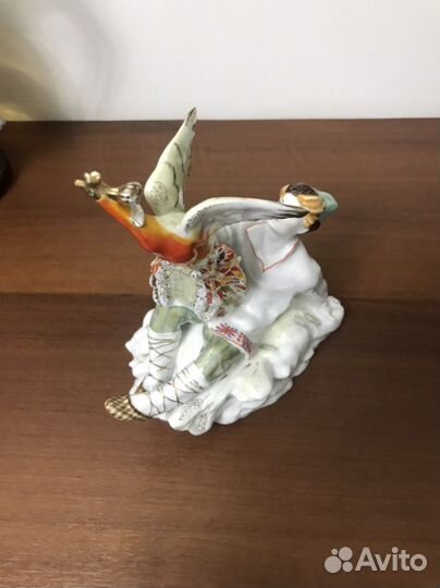 Статуэтка фарфор