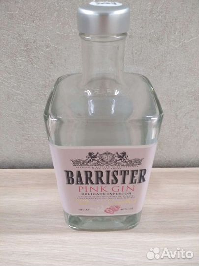 Стопки, штоф, бутылки, тарелки