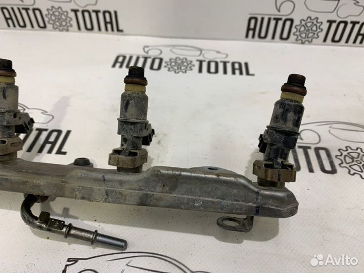 Топливная рампа с форсунками Honda Civic 4D R18A2