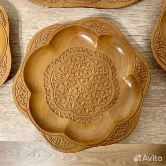Набор декоративных тарелок из кедра