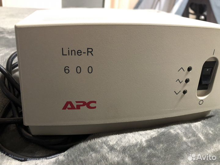 Стабилизатор напряжения APC Line-R le600rs