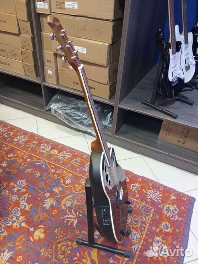 Электро-акустическая гитара