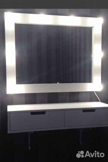 Зеркало с полкой для макияжа