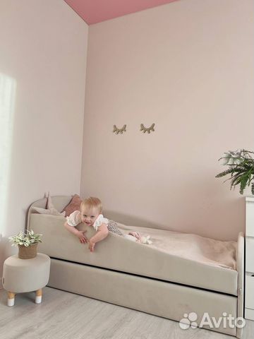 Кроватка детская с бортиком и ящиком для белья