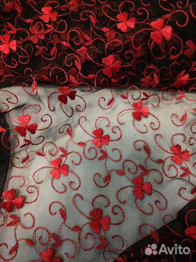 Ткань. Вышивка вискозой по сетке