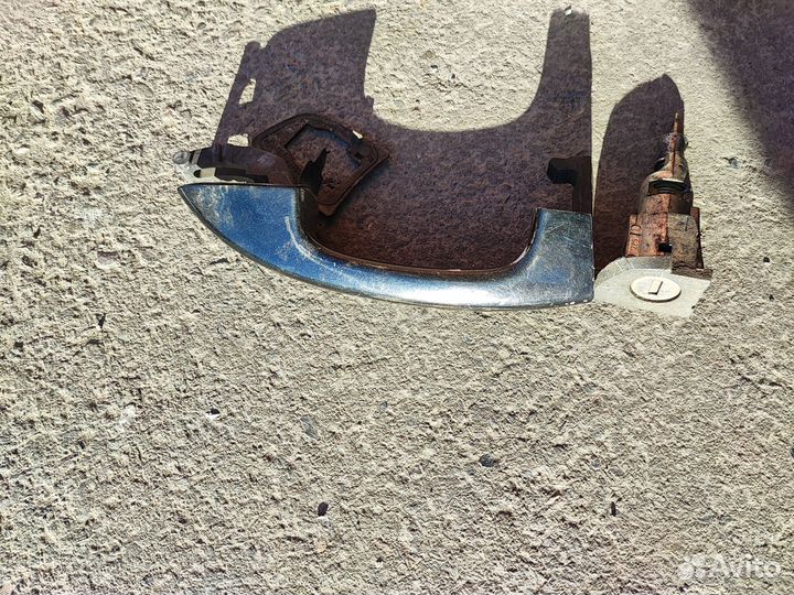 Ручка двери перед левой skoda superb II