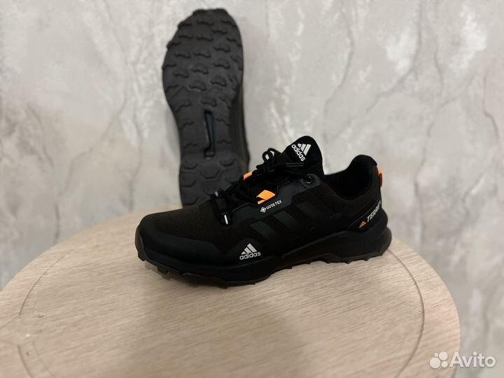 Кроссовки Adidas