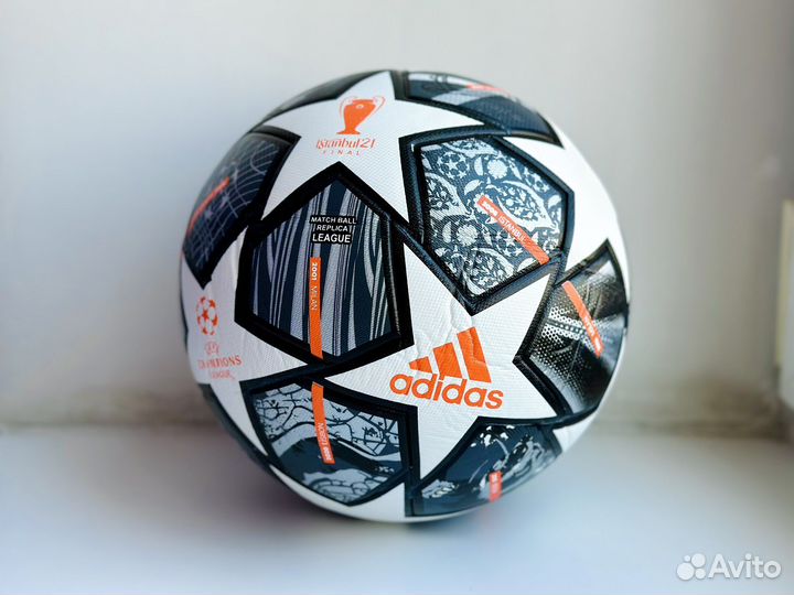 Футбольный мяч adidas