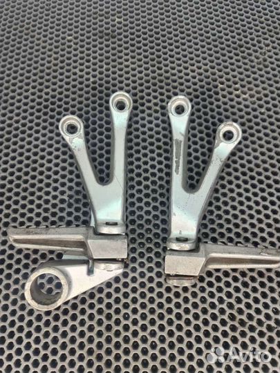 Подножки пассажира kawasaki zx6r 00-02 636