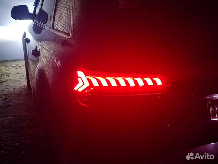 Фонари задние б/у дефект Audi Q7 4L новый стиль