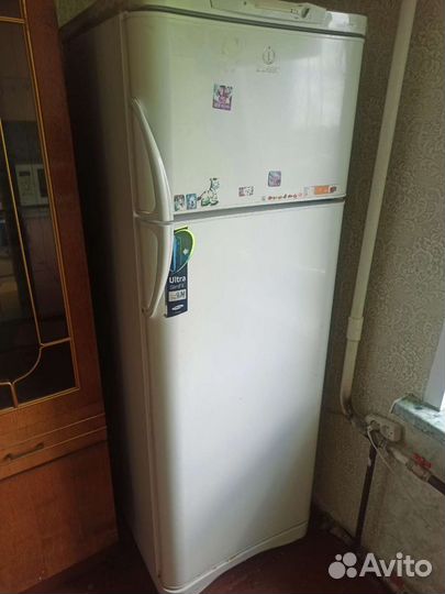 12-Холодильник Indesit RA32G. 015
