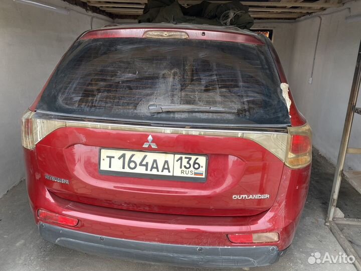 В разборе Митсубиси Аутлендер