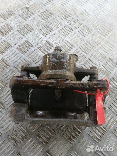 Суппорт передний правый Toyota Corolla E150 1.6