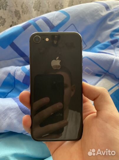 iPhone 8, 64 ГБ