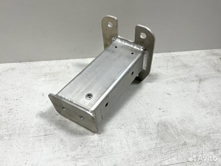 Кронштейн усилителя правый Lixiang L9 L8