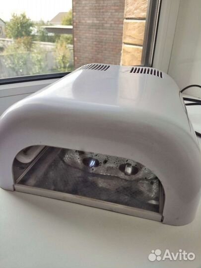 Уф-лампа для маникюра и педикюра