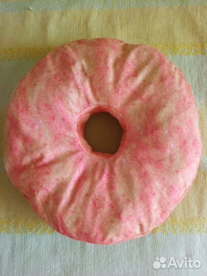 Подушка с отверстием