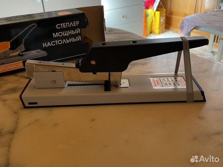 Степлер мощный настольный