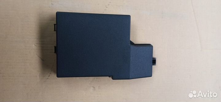 Крышка блока реле Mitsubishi Pajero Sport L200