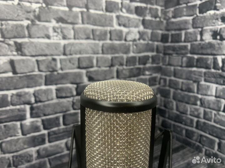 Студийный микрофон akg p420