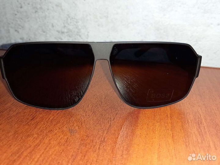 Солнцезащитные очки hugo boss