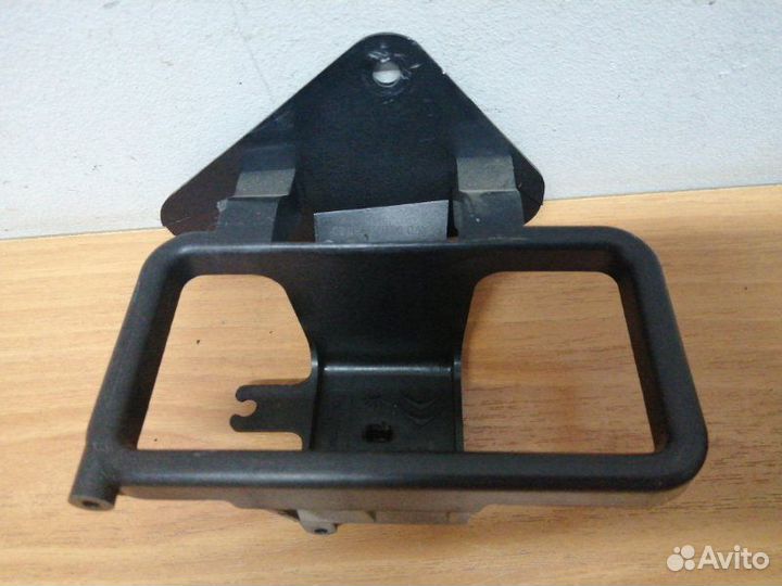 Кронштейн внутренней ручки передний правый Citroen
