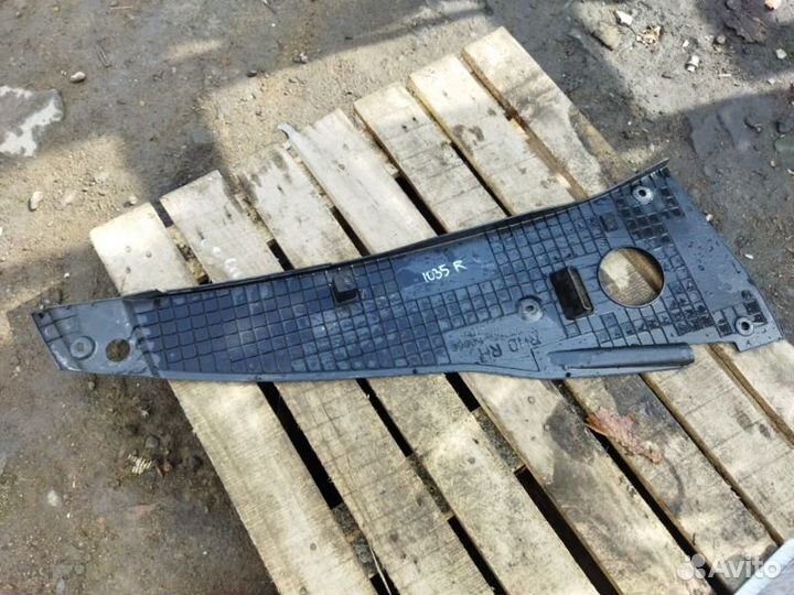 Декоративная крышка двс передняя правая Lexus