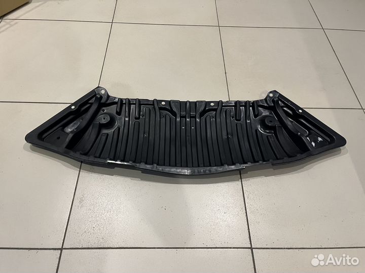 Пыльник бампера пластик Mercedes W204 новый