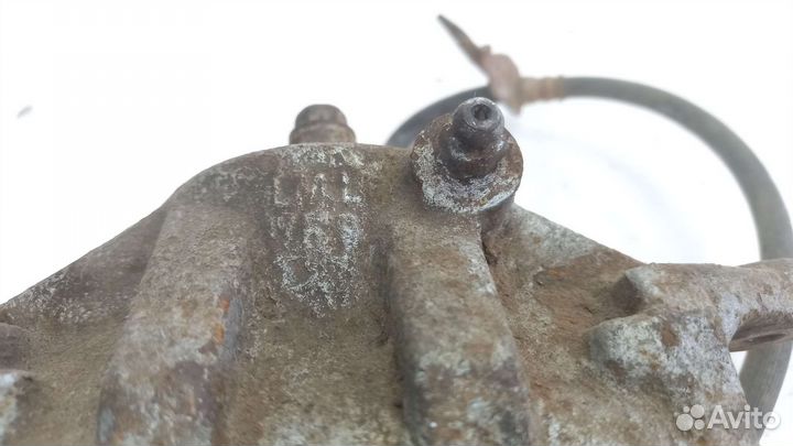 Суппорт передний левый Hyundai Tucson 2