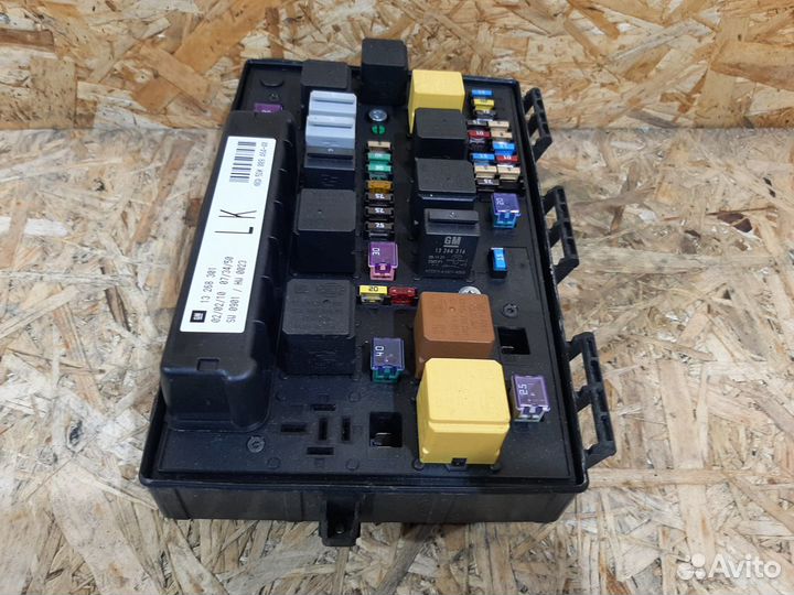 Блок предохранителей Opel Astra H