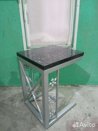 Журнальный каменный стол