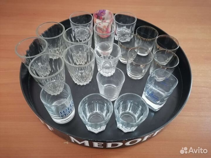 Стеклянные стопки, рюмки