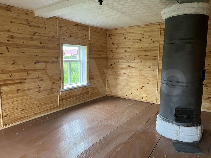 Дом 37,7 м² на участке 6,42 га