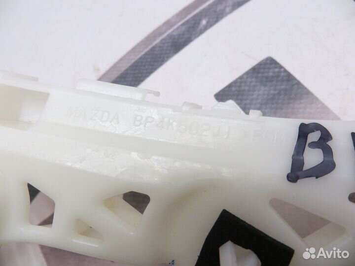 Кронштейн заднего бампера левый Mazda 3 BK