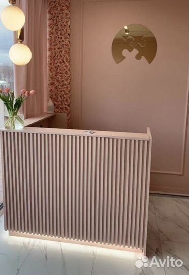 Стойка ресепшн