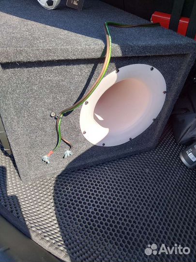 Продам короб для сабвуфера 12