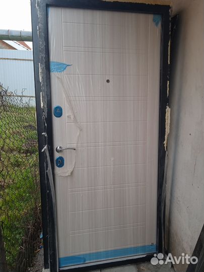 Дверь входная стальная железная